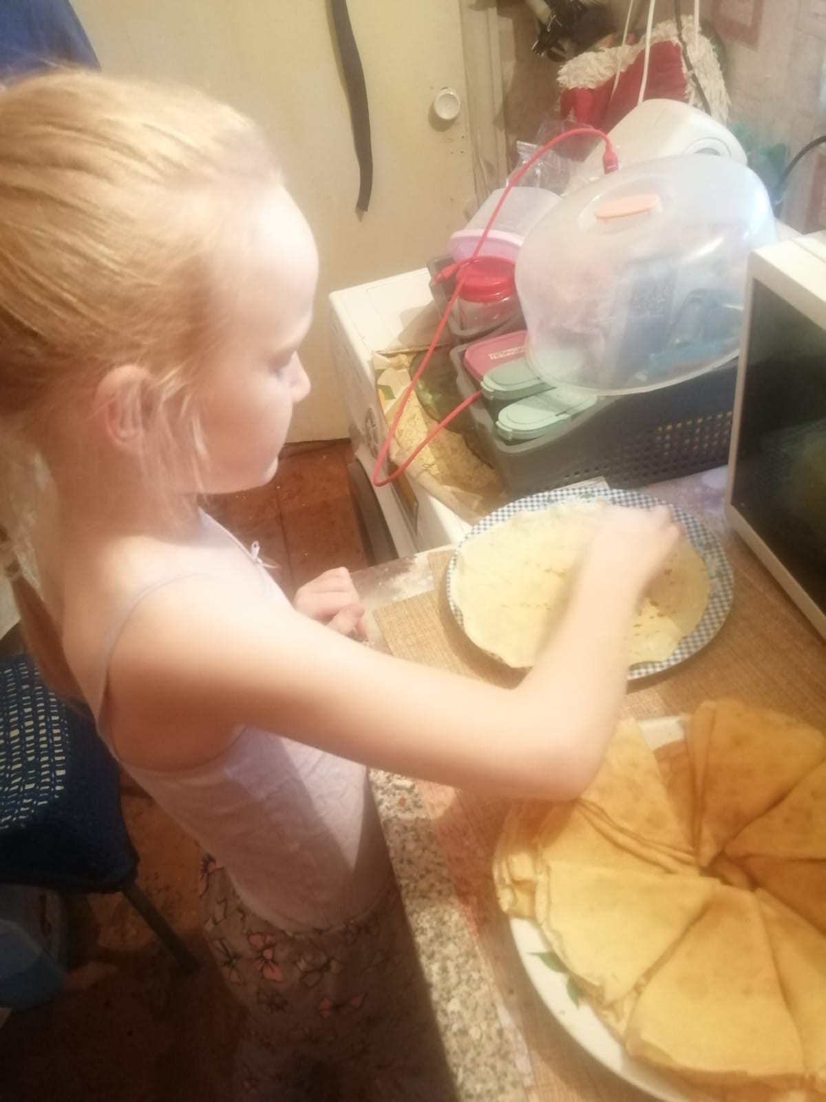 Постер к социальной практике: Любим трудится и дома и в школе, всегда всем поможем