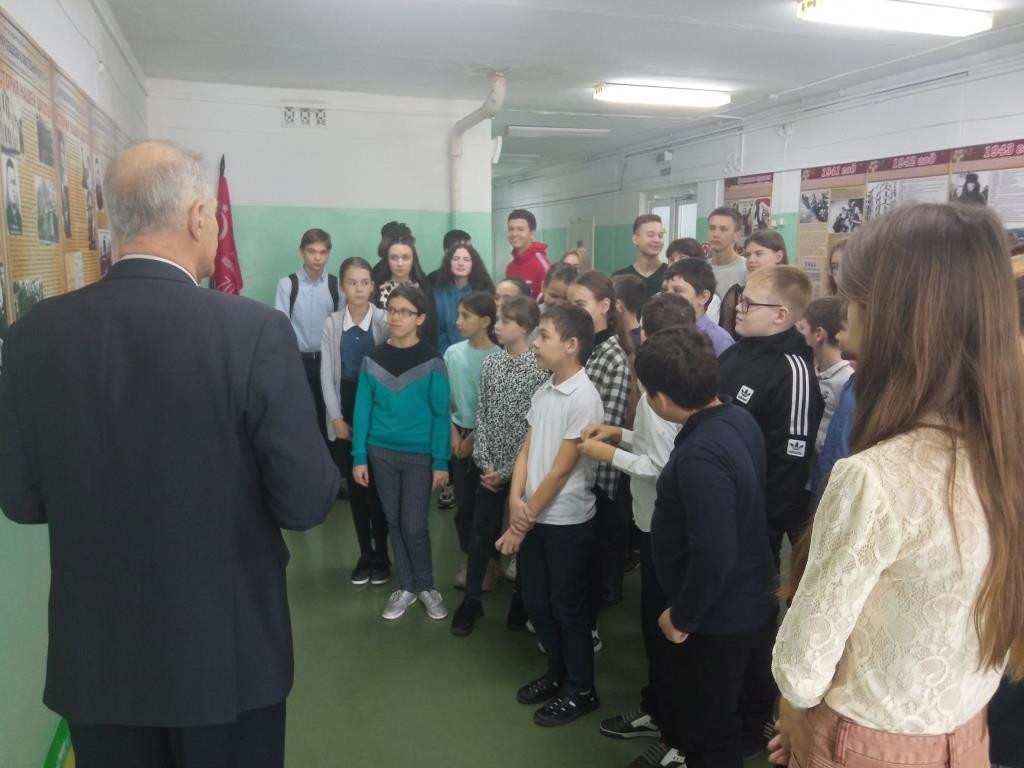 Постер к социальной практике: Чтим память учителей-ветеранов!