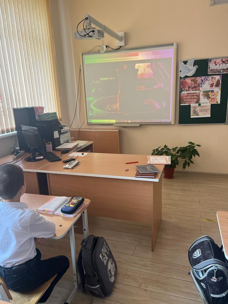 Постер к социальной практике: "Женщина,не позволяющая оборваться нити жизни."