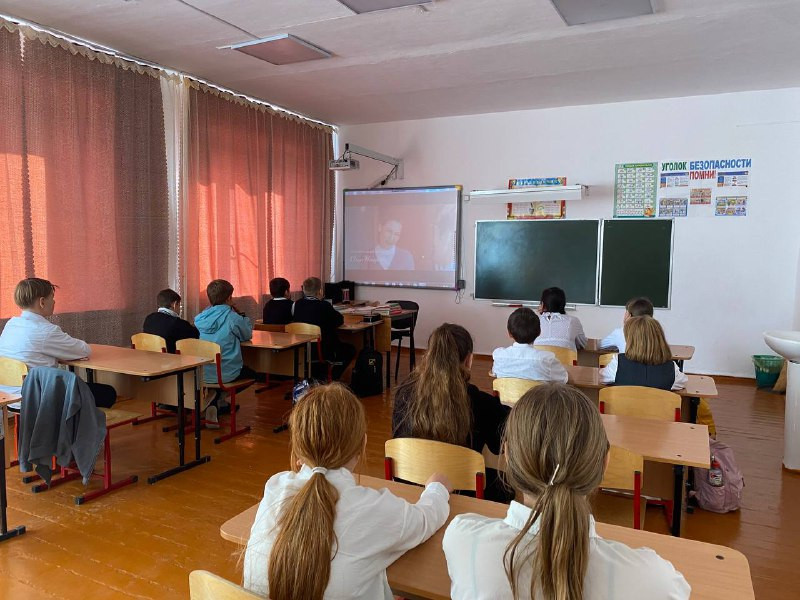 Постер к социальной практике: Спасибо, наш первый учитель!