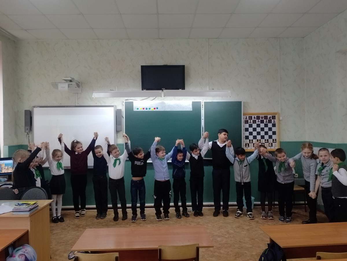 Постер к социальной практике: "Друг в беде не бросит"