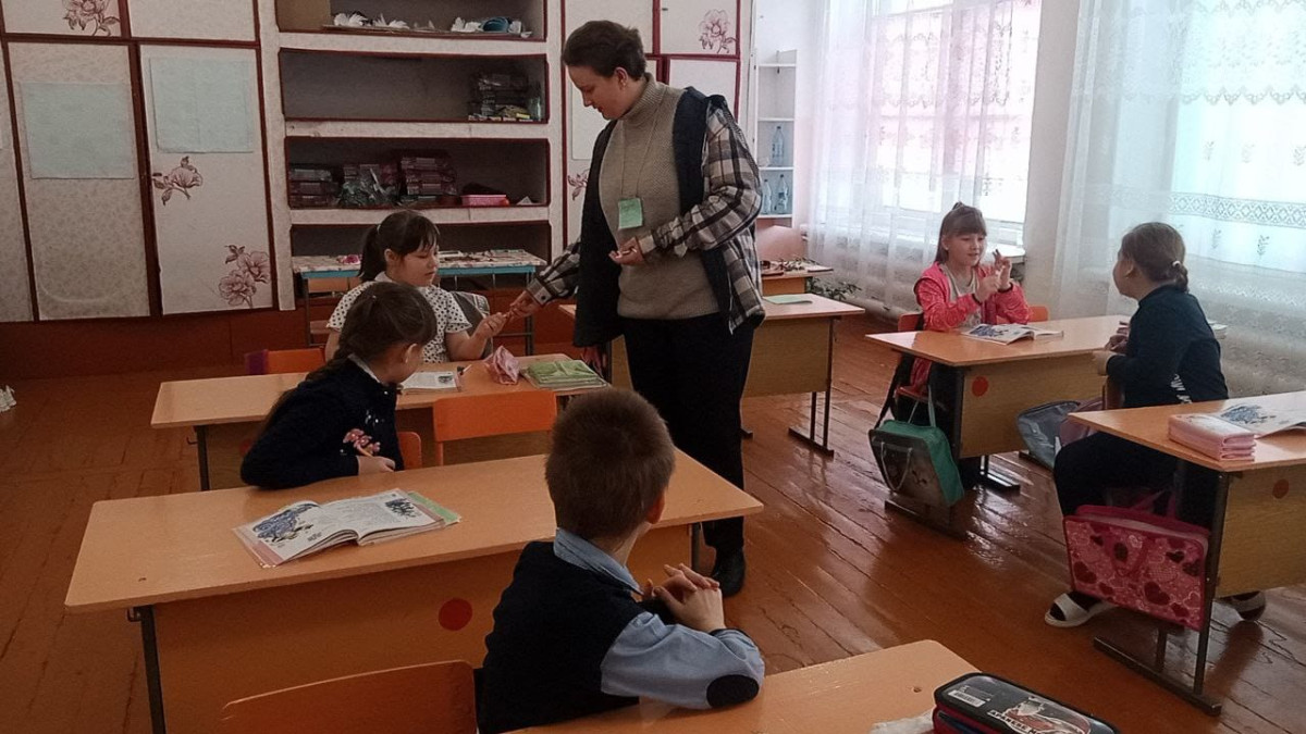Постер к социальной практике: "Возьми себе кусочек счастья"