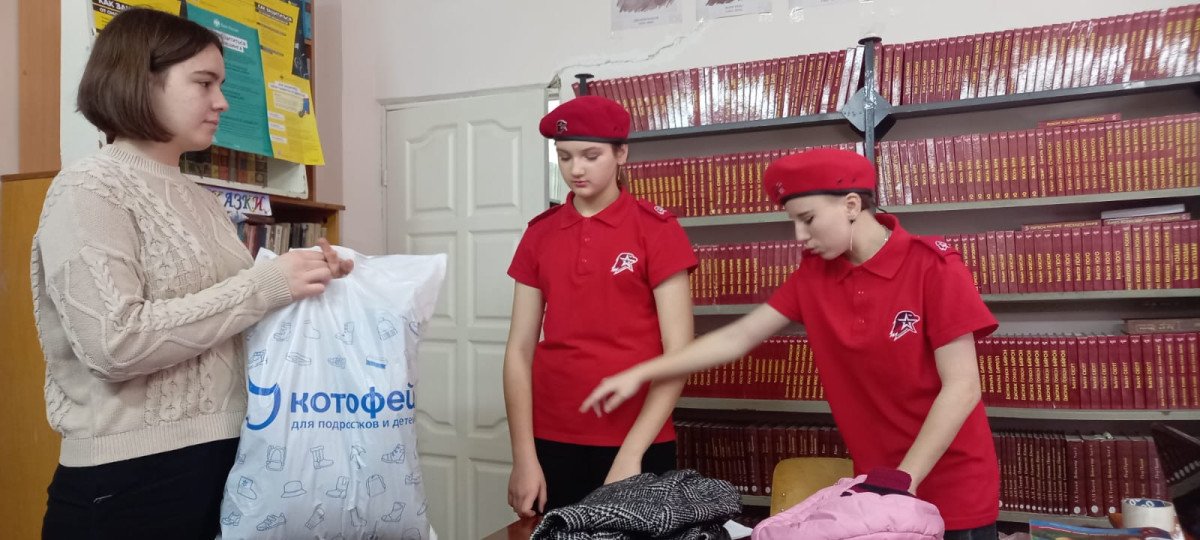 Постер к социальной практике: Помогая другим становимся счастливее