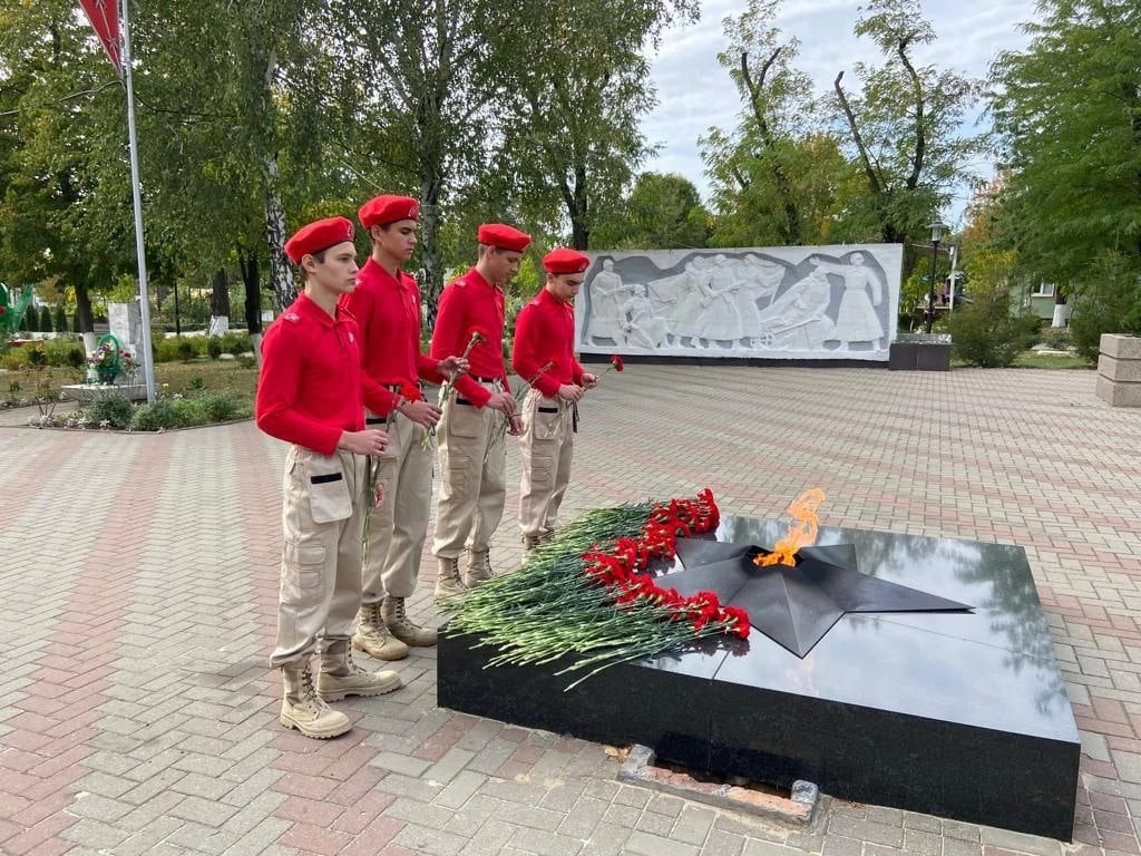 Постер к социальной практике: Созидательный труд как основа построения будущего