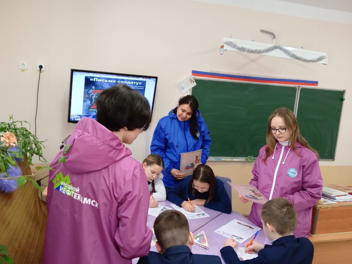 Постер к социальной практике: Чуткость - одно из базовых  качеств нравственности и основы взаимопонимания и доброжелательных взаимоотношений