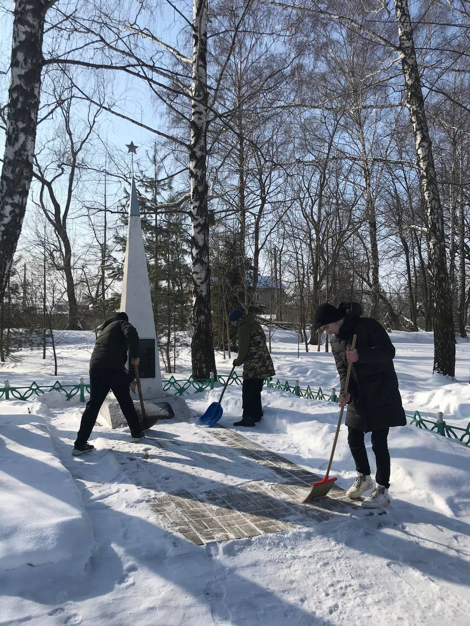 Постер к социальной практике: Уборка памятника