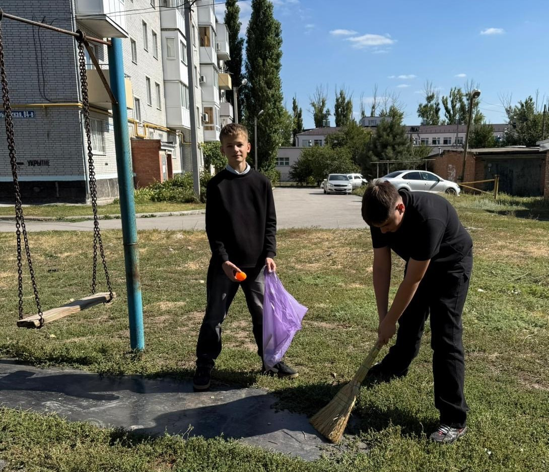 Постер к социальной практике: Каждый , кто ходит по земле, имеет свои обязанности в жизни.(Э . Хемингуэй)