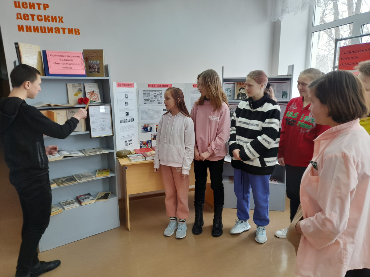 Постер к социальной практике: "Ты только будь, пожалуйста, со мною, товарищ Правда!"