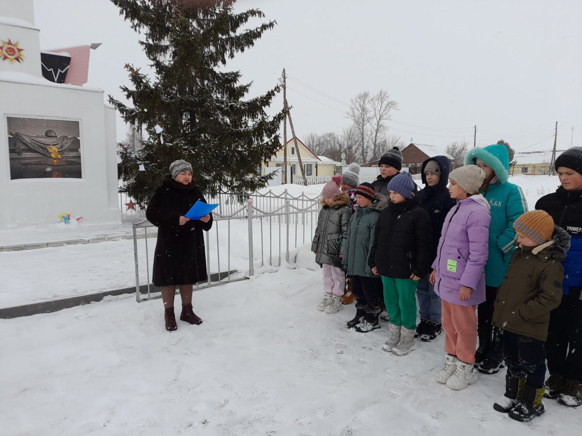 Постер к социальной практике: Чтим героев.