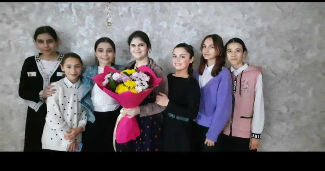 Постер к социальной практике: Счастье -это поддерживать,помогать.