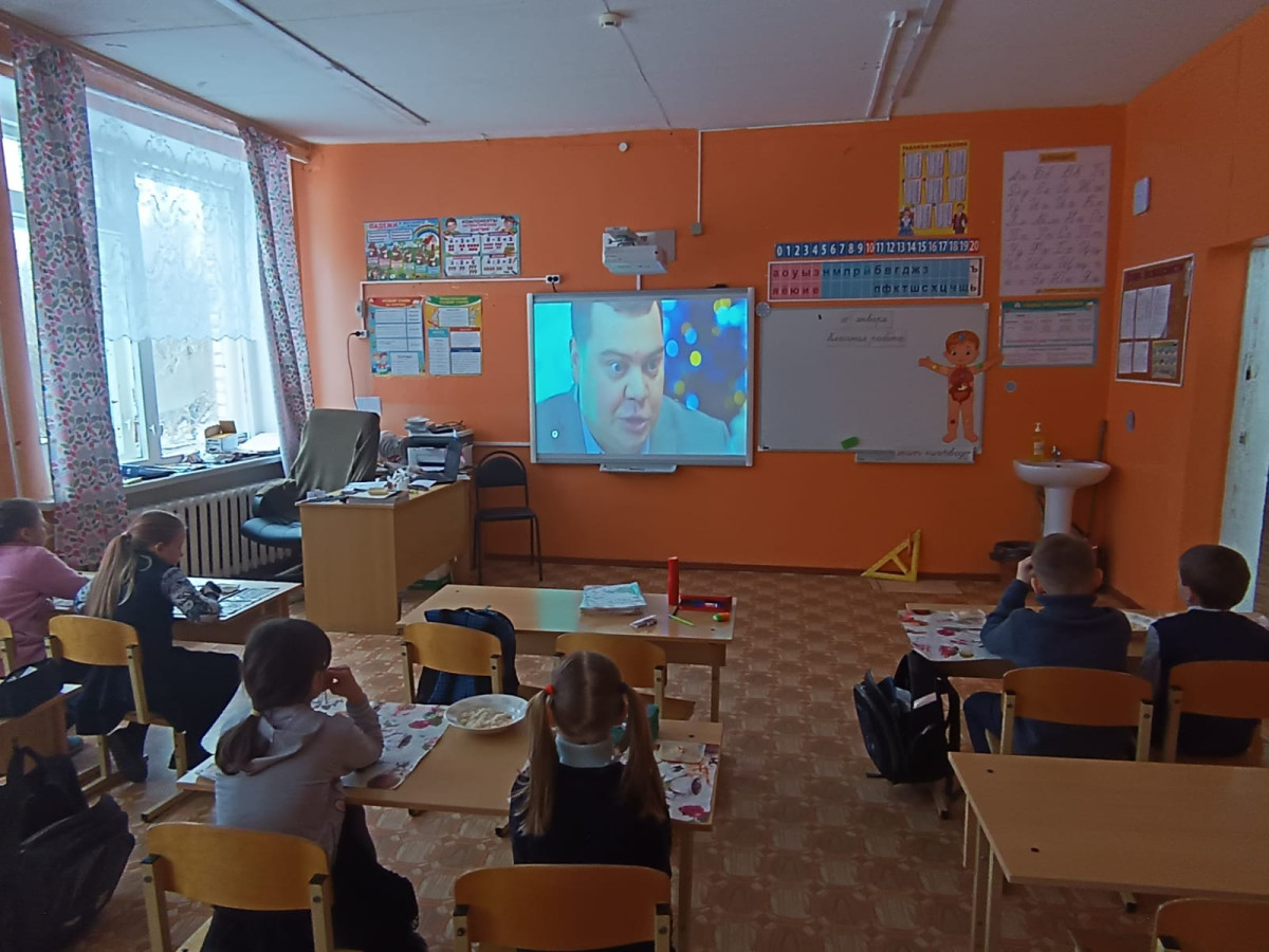 Постер к социальной практике: Помоги зимующим птицам