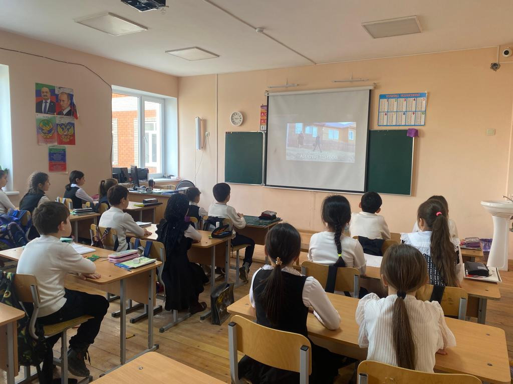 Постер к социальной практике: МБОУ "КСОШ ИМ.МАГОМЕД-ЗАГИРА БАЙМУРЗАЕВА", "ЧЕСТЬ ИМЕЮ", МАГОМЕДОВА РАЗИЯТ МАГОМЕДОВНА, ПРОСМОТР ФИЛЬМА