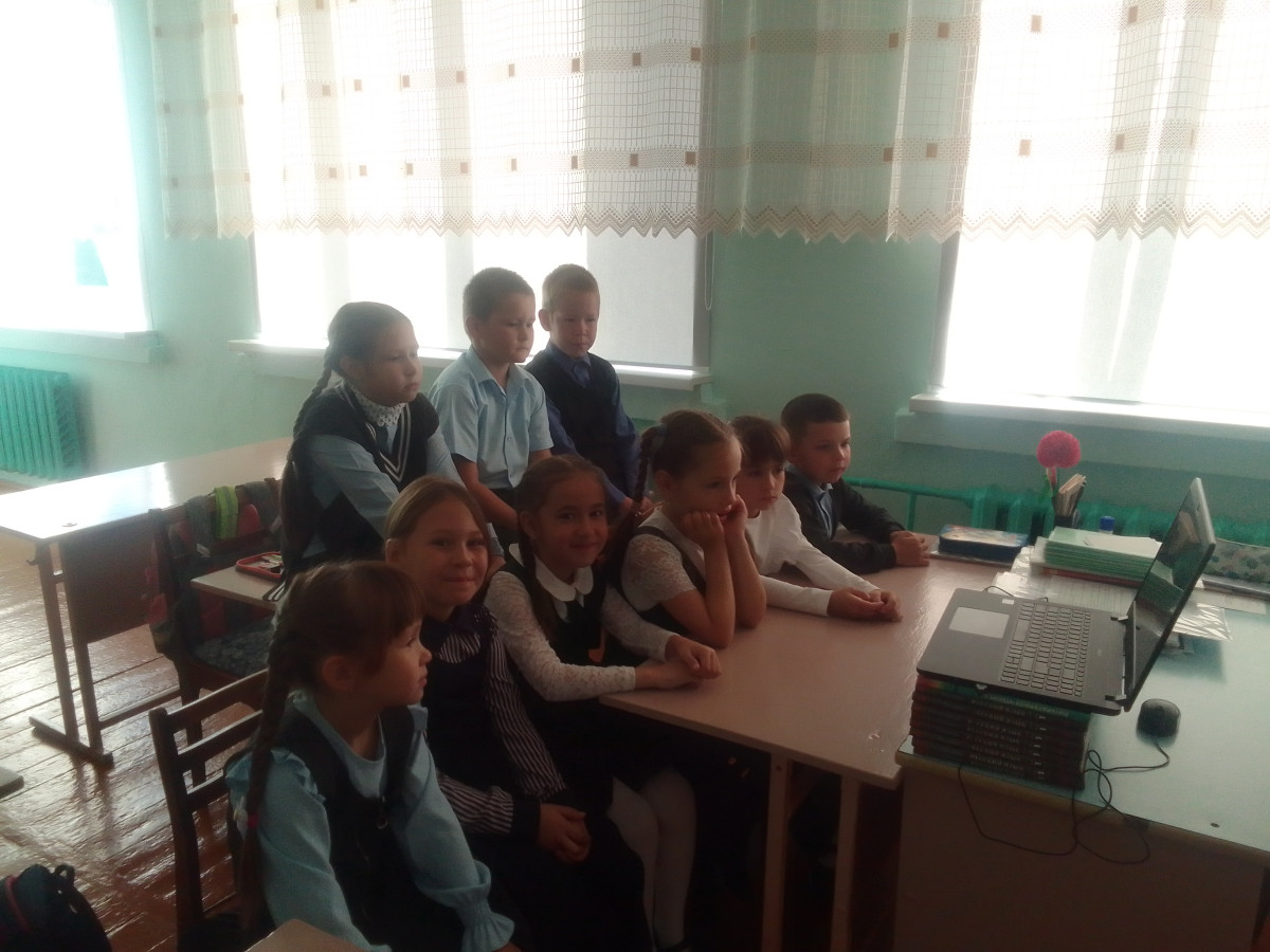 Постер к социальной практике: Песни помогают  дружить
