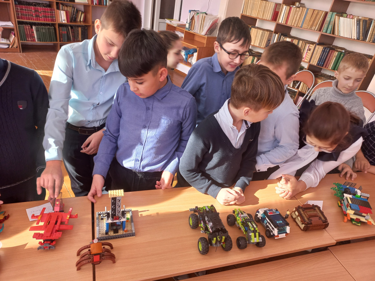 Постер к социальной практике: Из конструктора я соберу