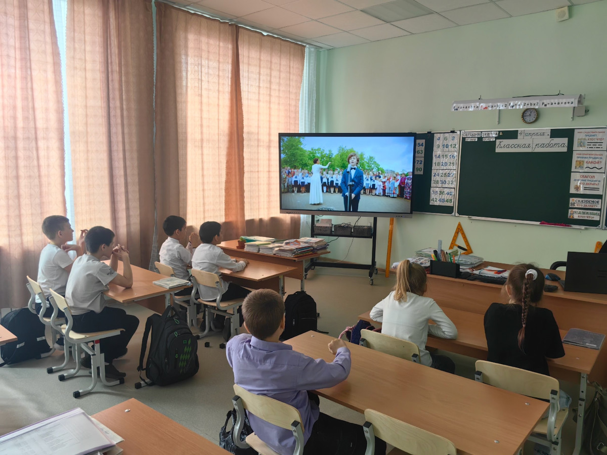 Постер к социальной практике: "Нас в мире много"