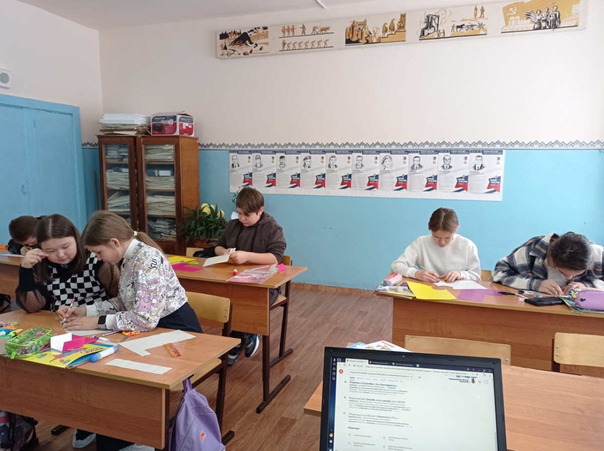 Постер к социальной практике: Изготовление открыток для родителей