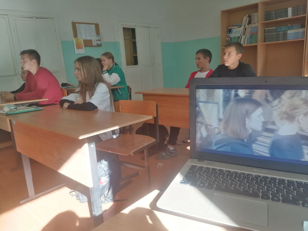 Постер к социальной практике: Учитель- опора, источник вдохновения для своих учеников.