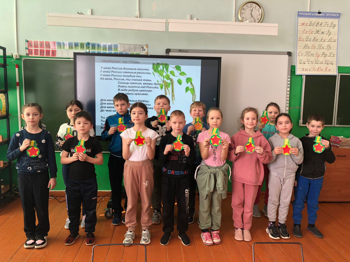 Постер к социальной практике: Участие в акции "Поздравь защитника".