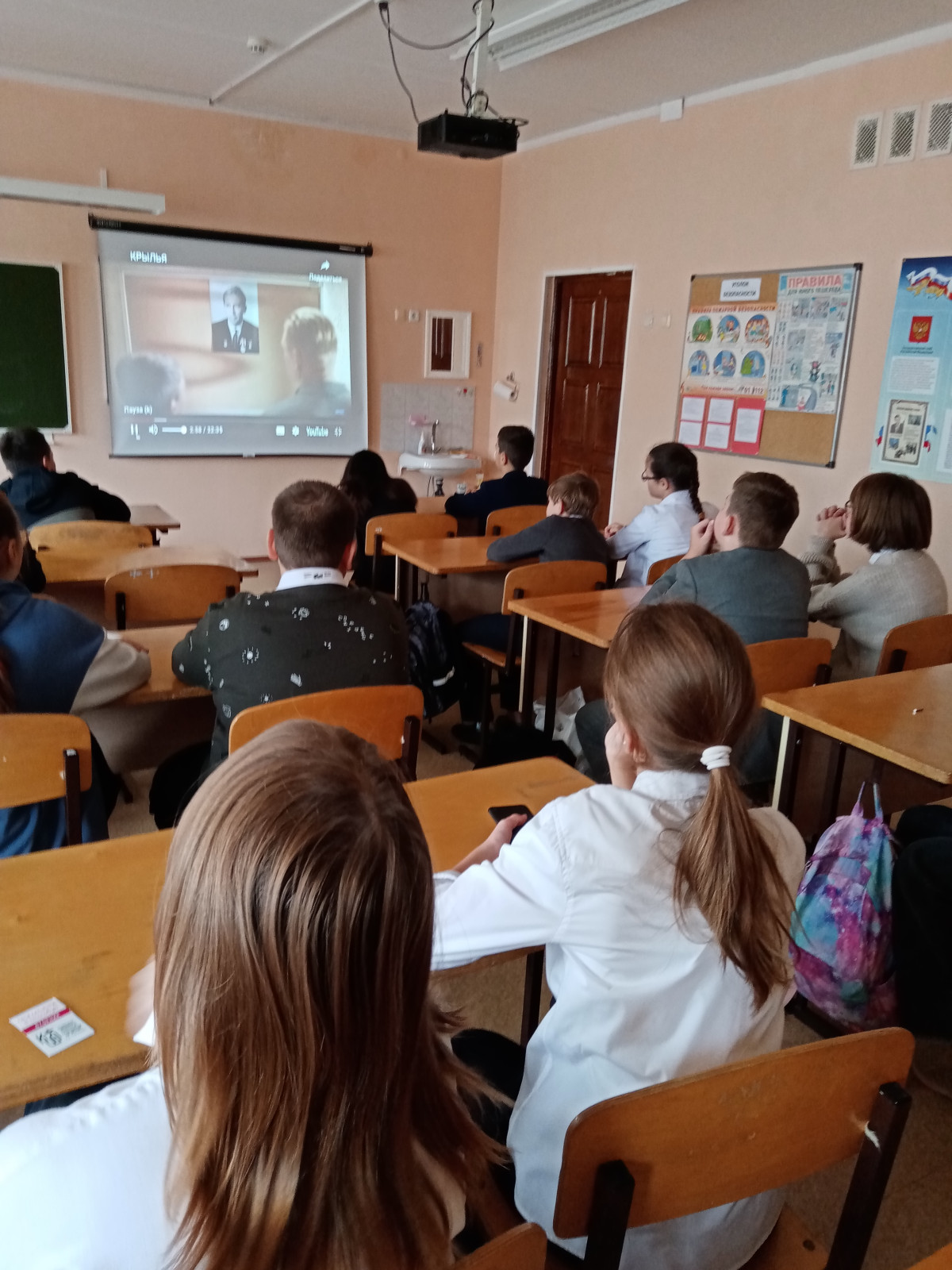 Постер к социальной практике: Просмотр фильма "Крылья"