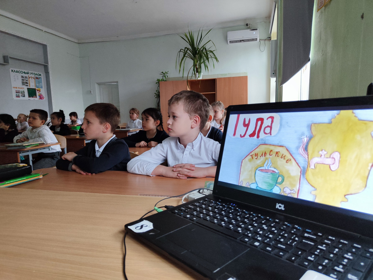Постер к социальной практике: Чтим героев и гордимся защитниками