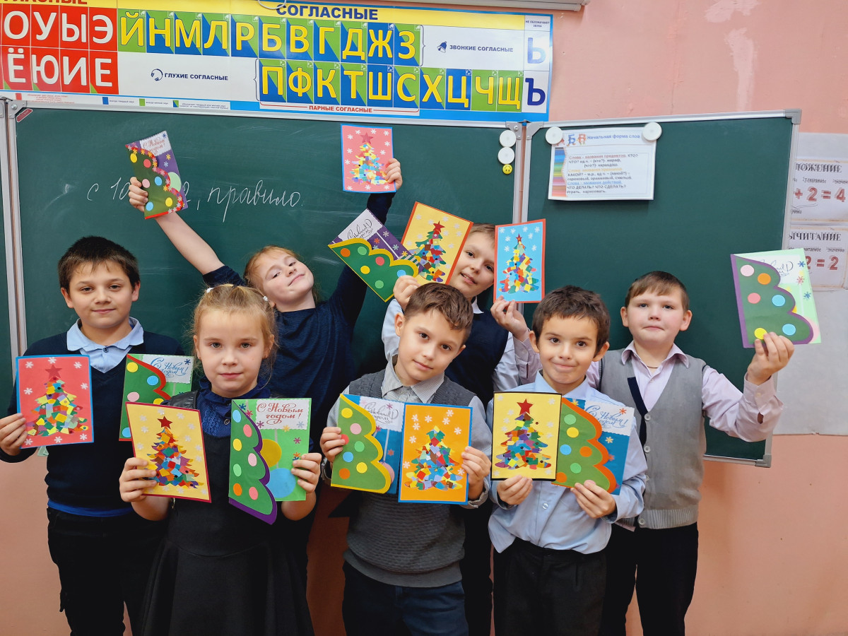 Постер к социальной практике: " Новогодняя открытка солдату!"