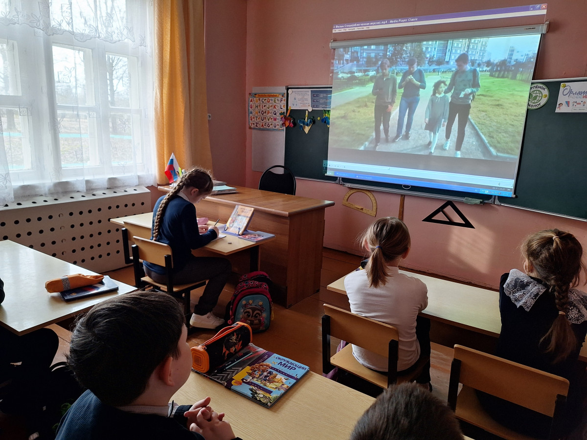 Постер к социальной практике: "Нам жить на этой Земле"