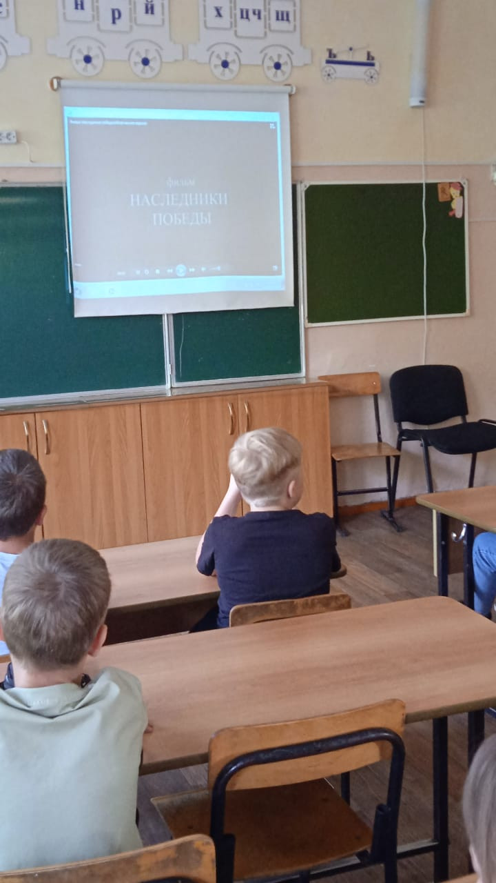 Постер к социальной практике: «Кто не помнит прошлого, тот не имеет будущего»