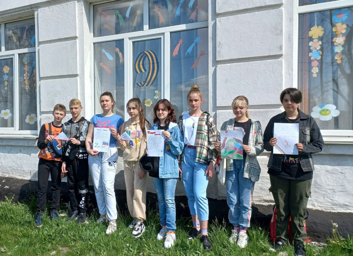 Постер к социальной практике: Ваш подвиг - навсегда в наших сердцах!