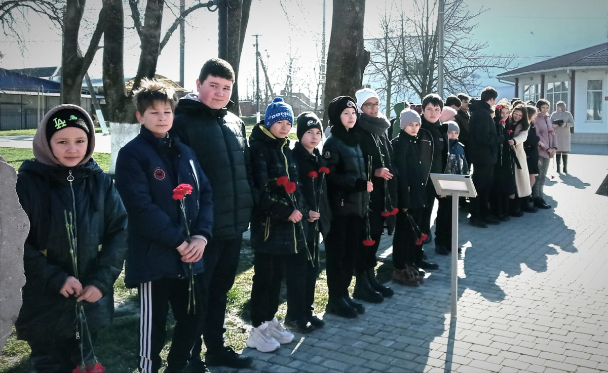 Постер к социальной практике: Чтим память героев