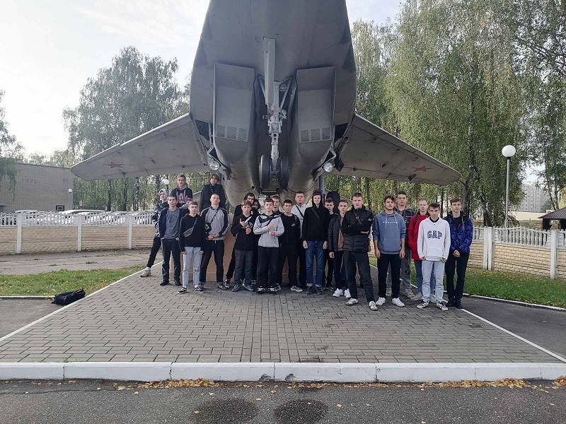 Постер к социальной практике: "Я бы в летчики пошел..."