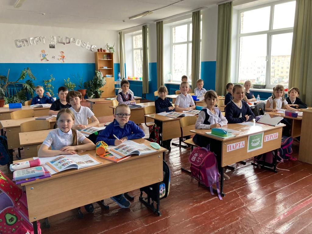 Постер к социальной практике: Парта героя.