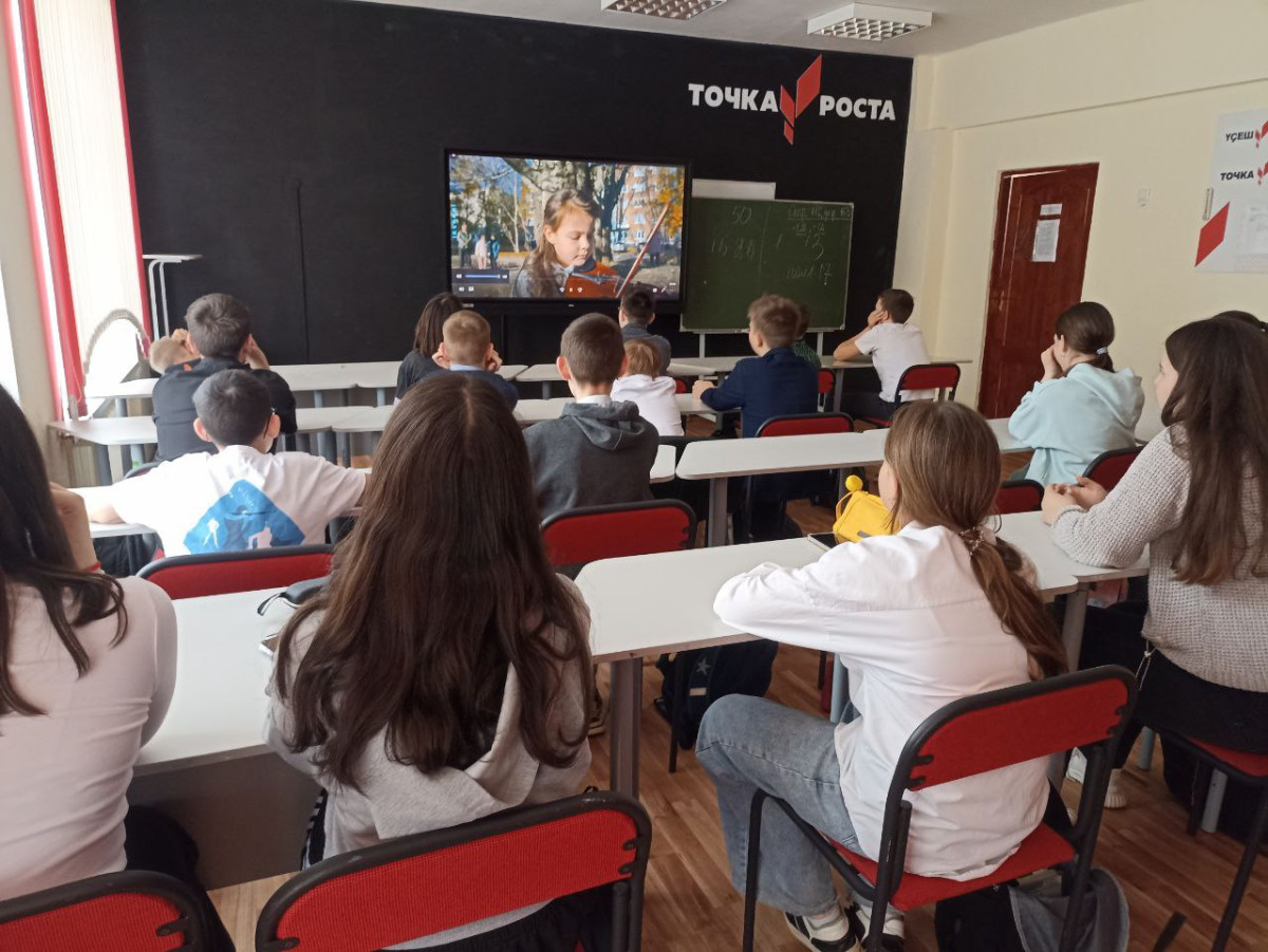 Постер к социальной практике: СВОих не бросаем.