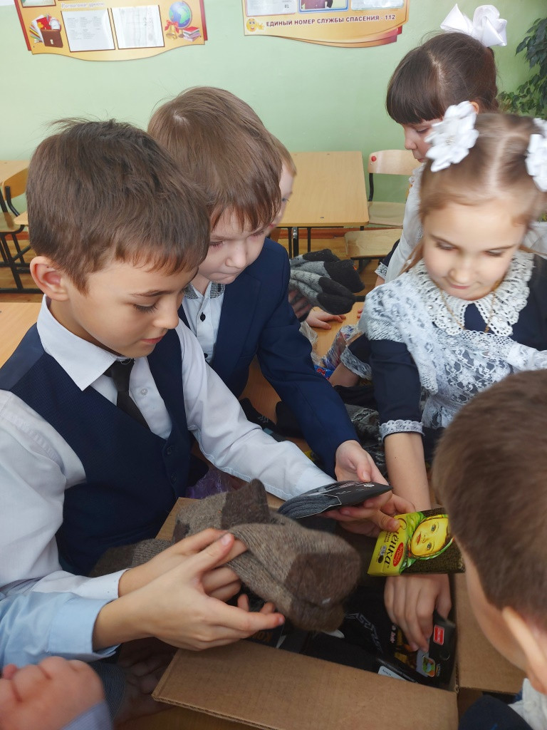 Постер к социальной практике: Подарки для солдат СВО.