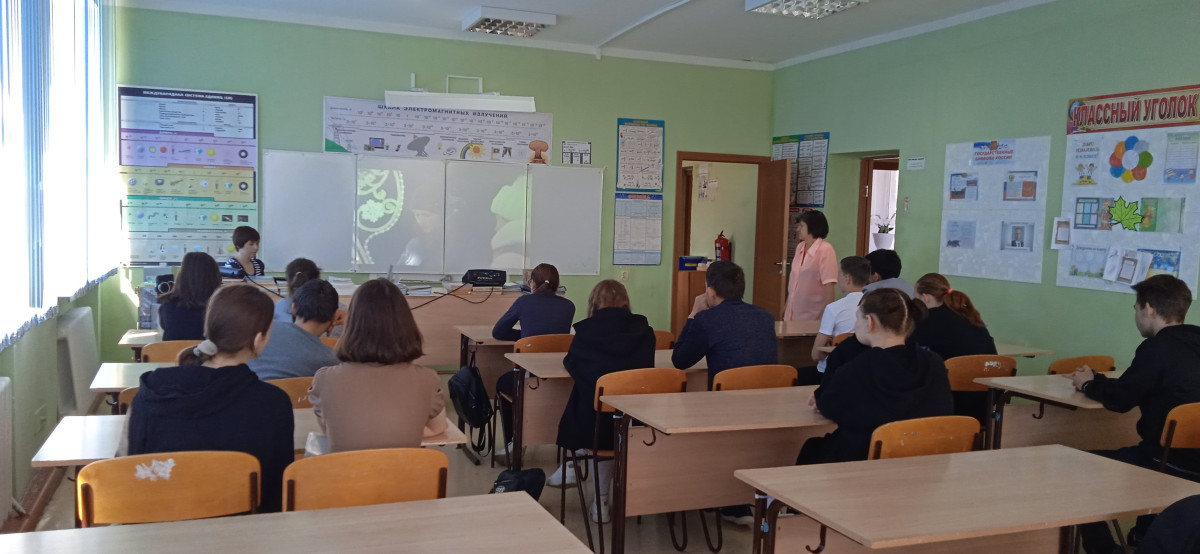 Постер к социальной практике: Мы помним героев и память свою передаем поколениям.