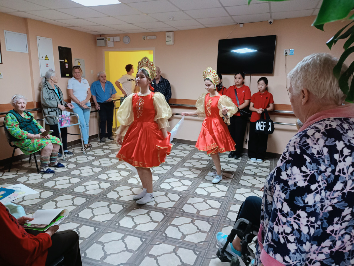 Постер к социальной практике: Благодарность пожилым людям за счастливое детство
