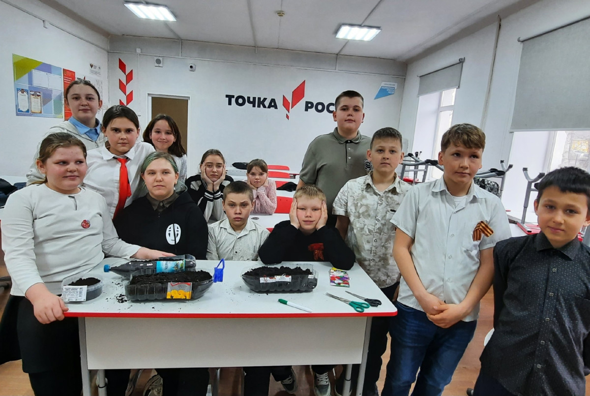 Постер к социальной практике: Цветы для школьного двора.