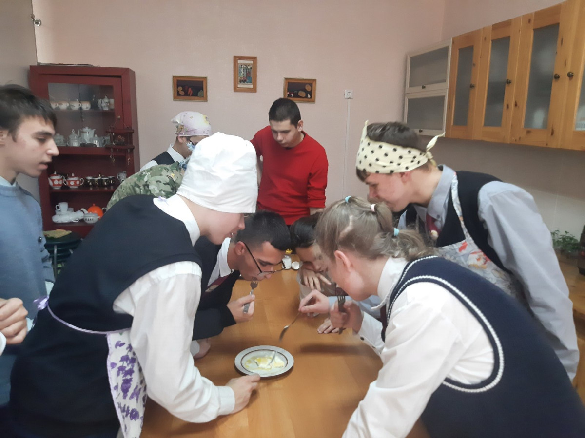 Постер к социальной практике: Силами спрошенного коллектива решаются самые важные задачи