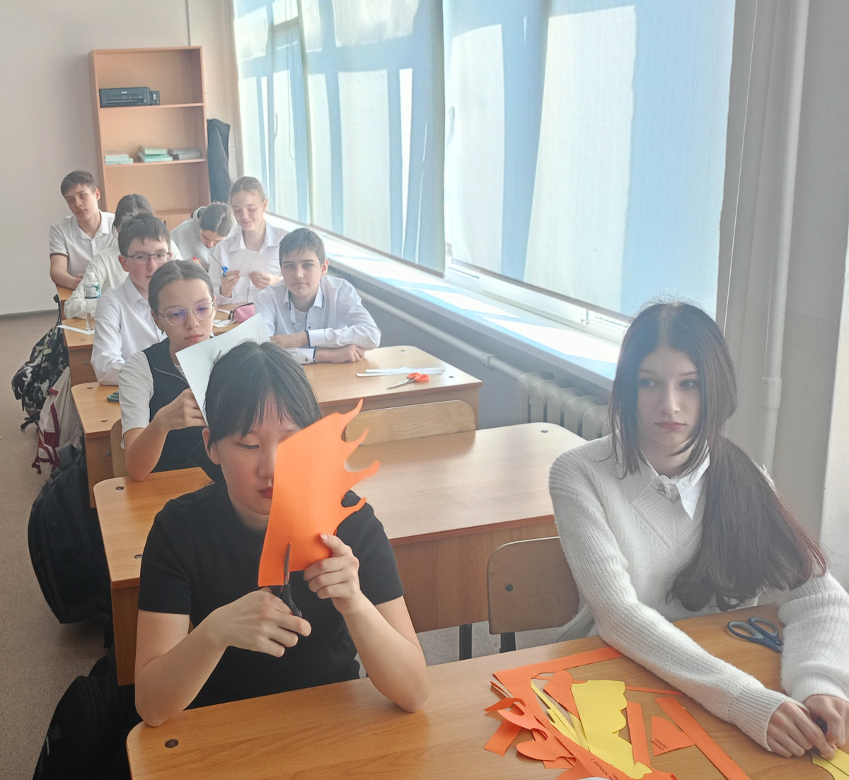 Постер к социальной практике: Тепло наших сердец - женщинам....