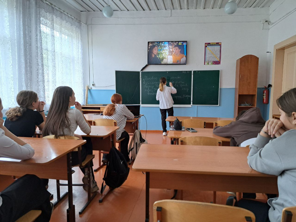 Постер к социальной практике: "Помогая другим, помогаю себе"