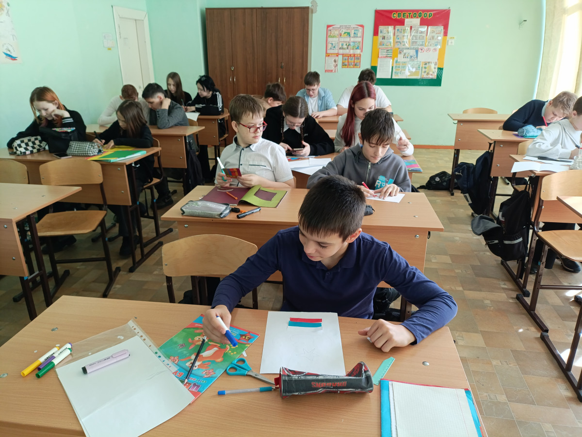 Постер к социальной практике: Открытки для защитников