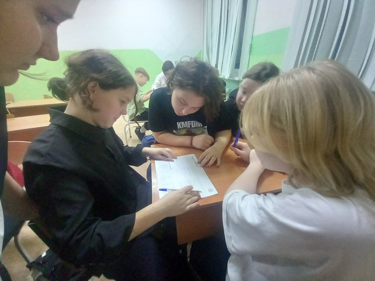 Постер к социальной практике: Поздравляем мам с днем матери!