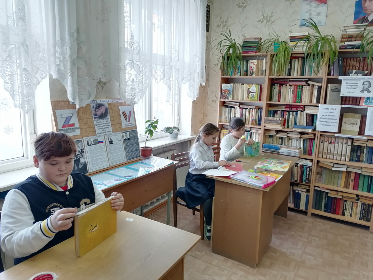 Постер к социальной практике: Книга как символ познания