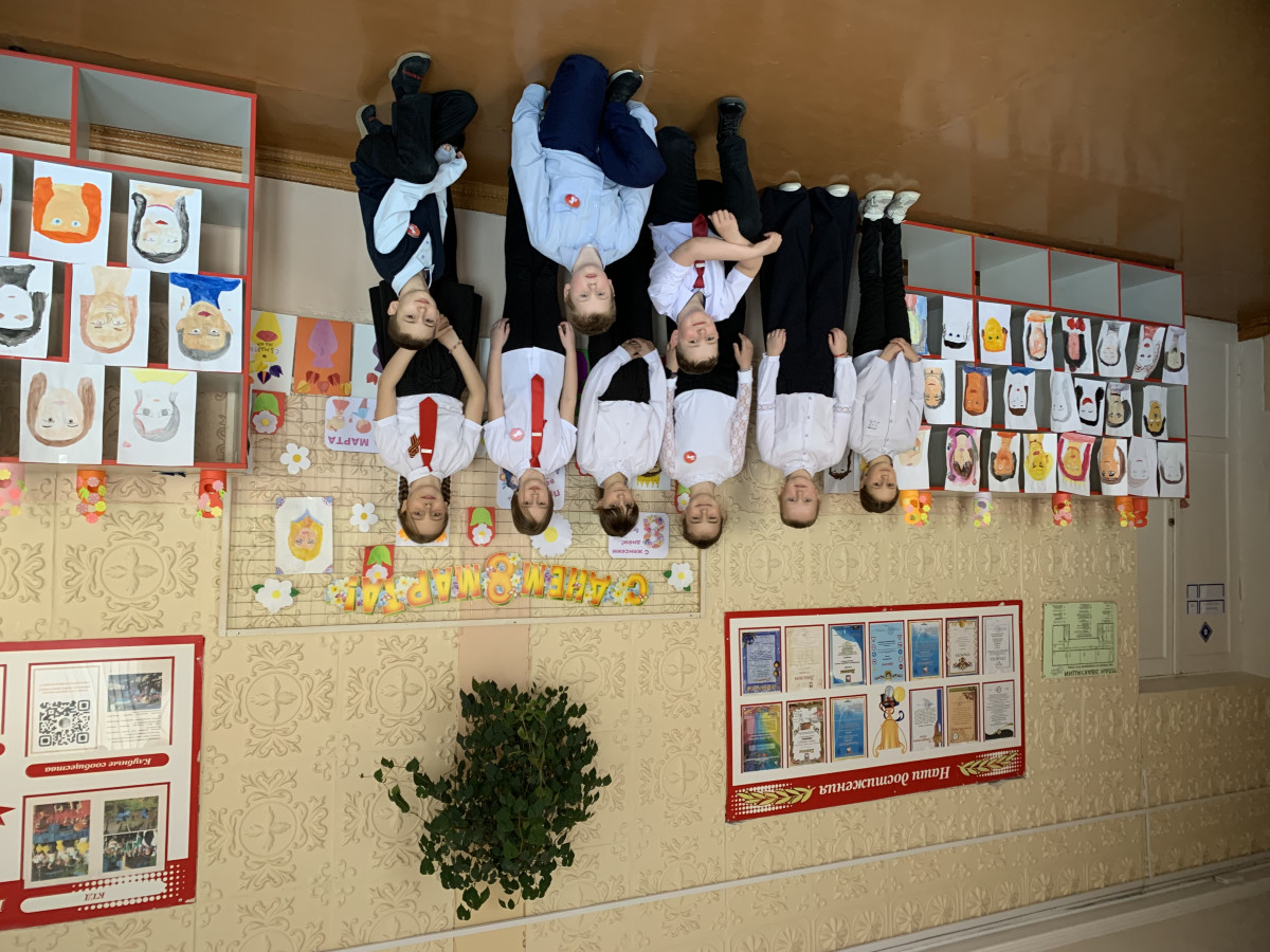 Постер к социальной практике: 8 марта