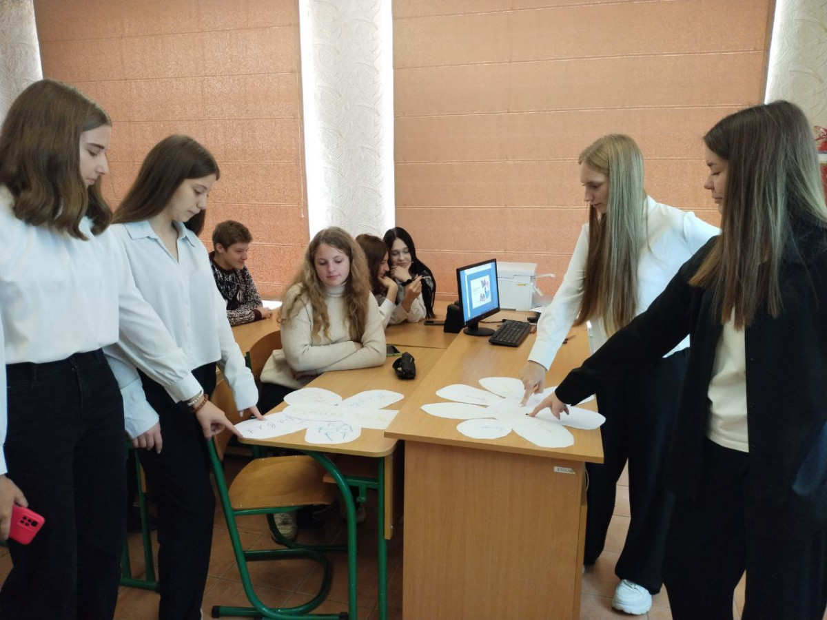 Постер к социальной практике: "Призвание" ГОУ ЛНР "СЛГ п. Широкий" подвижничество,Кривуля Елена Ивановна.
