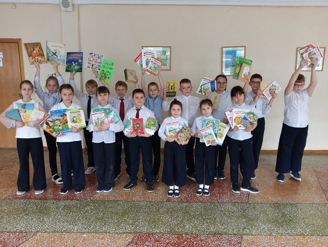 Постер к социальной практике: Подарок библиотеки любимой школы!