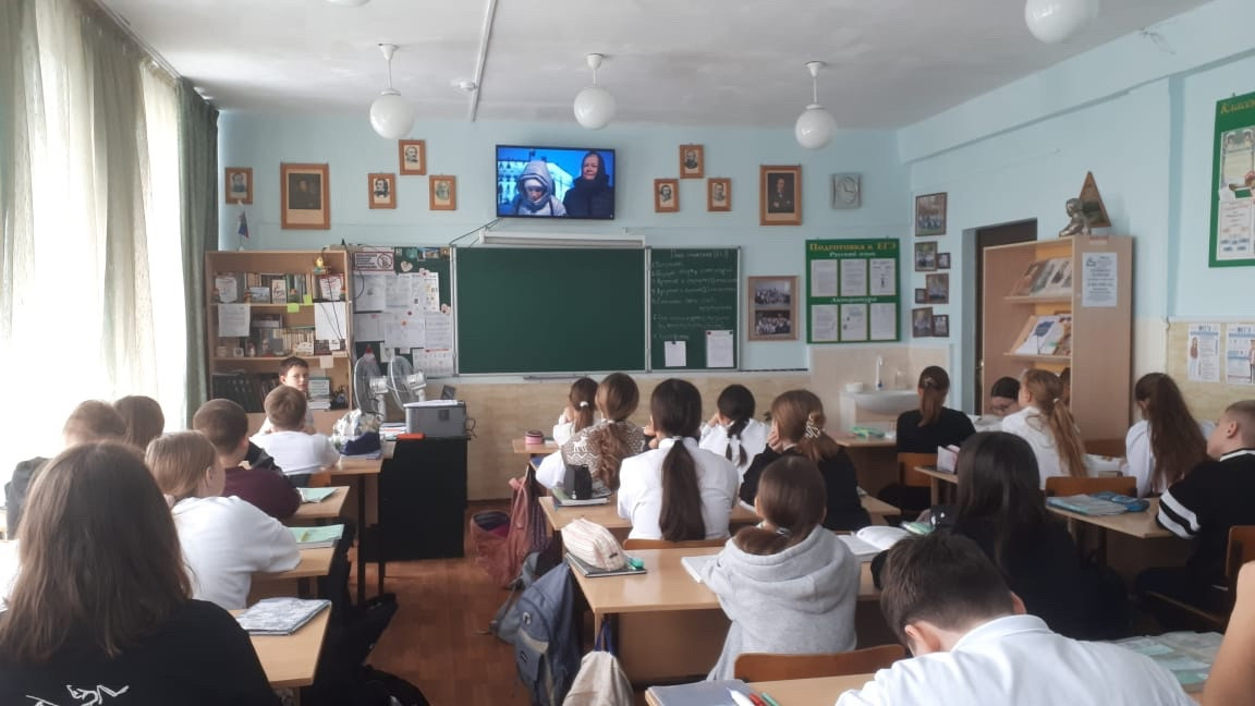 Постер к социальной практике: патриотизм - это качество каждого из нас.