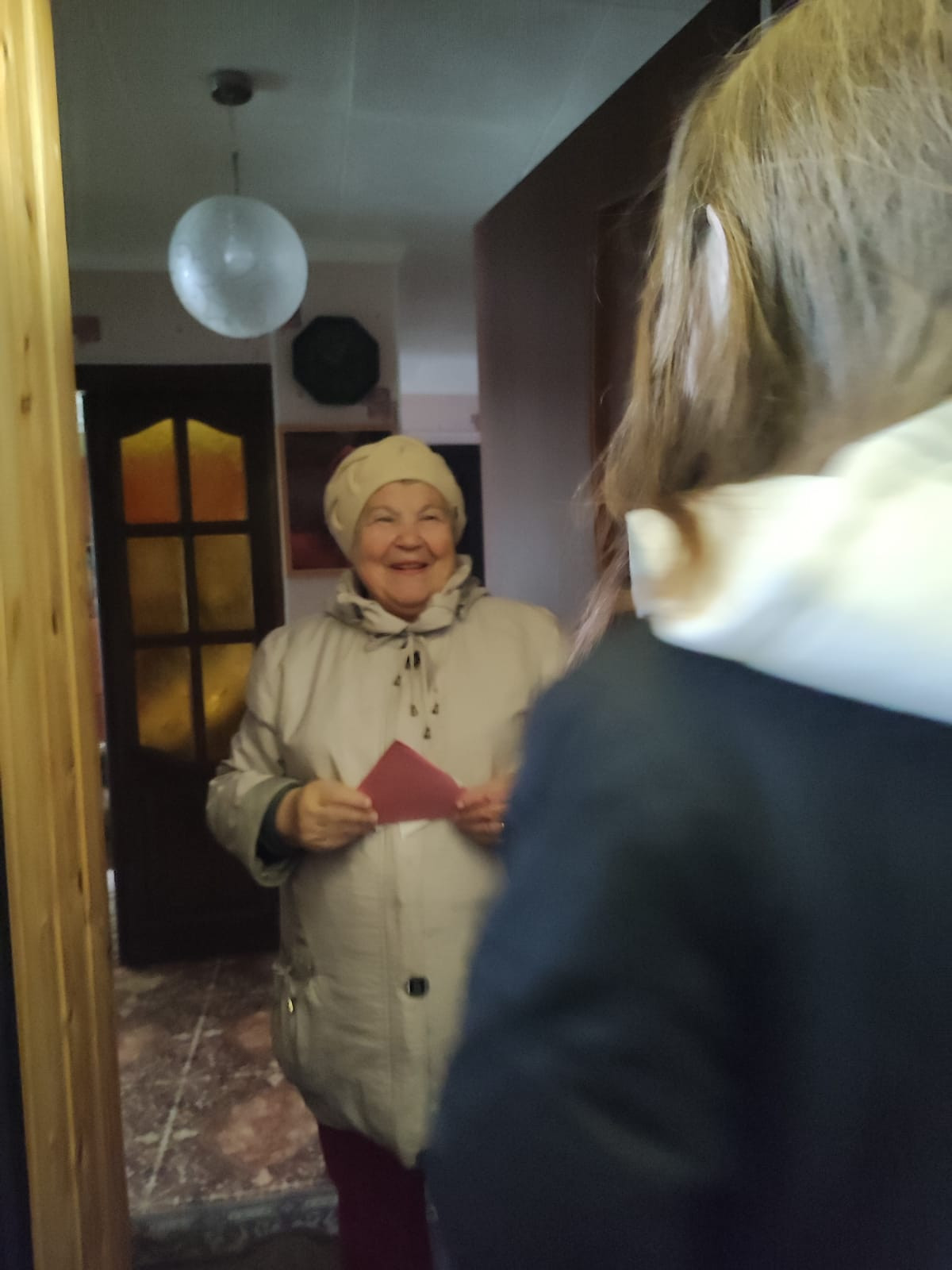 Постер к социальной практике: Чтим ветеранов Педагогического труда .Маленькое счастье.вручение открыток к Дню Учителя