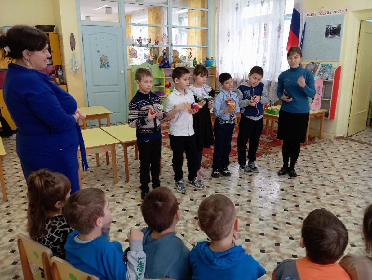 Постер к социальной практике: Дружба да братство дороже всякого богатства.