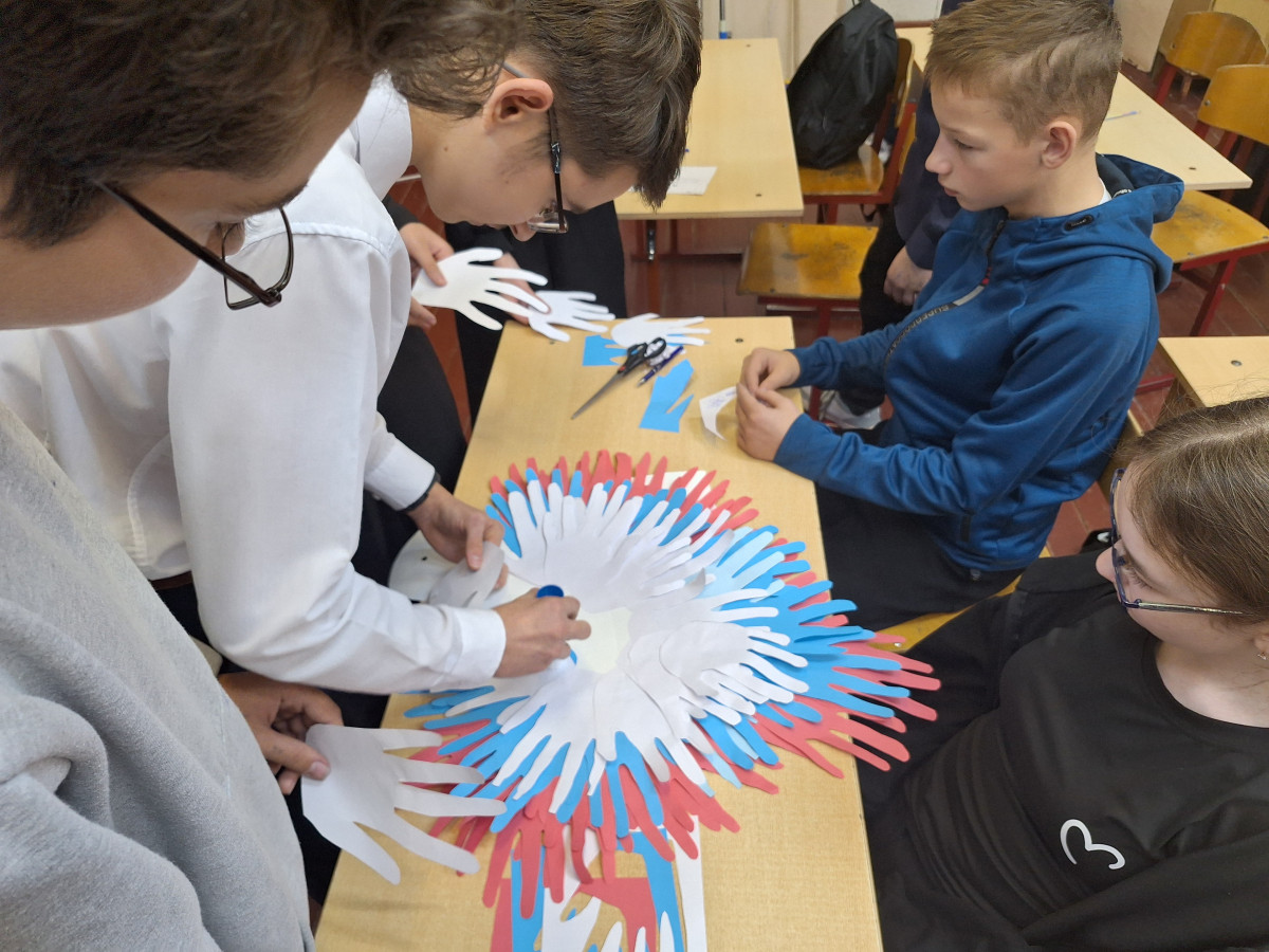 Постер к социальной практике: Единство начинается с малого