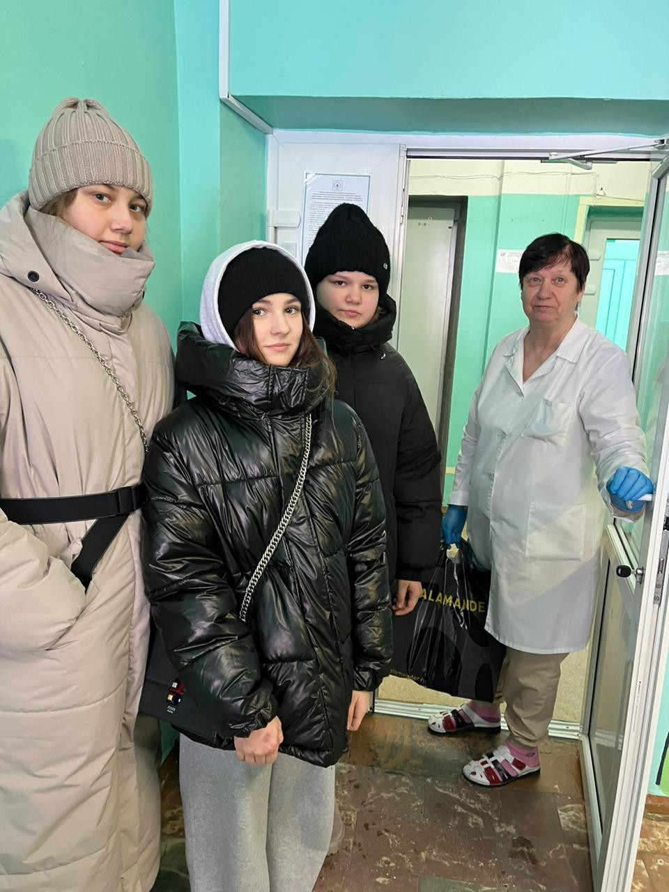 Постер к социальной практике: Счастье - это жить для другого